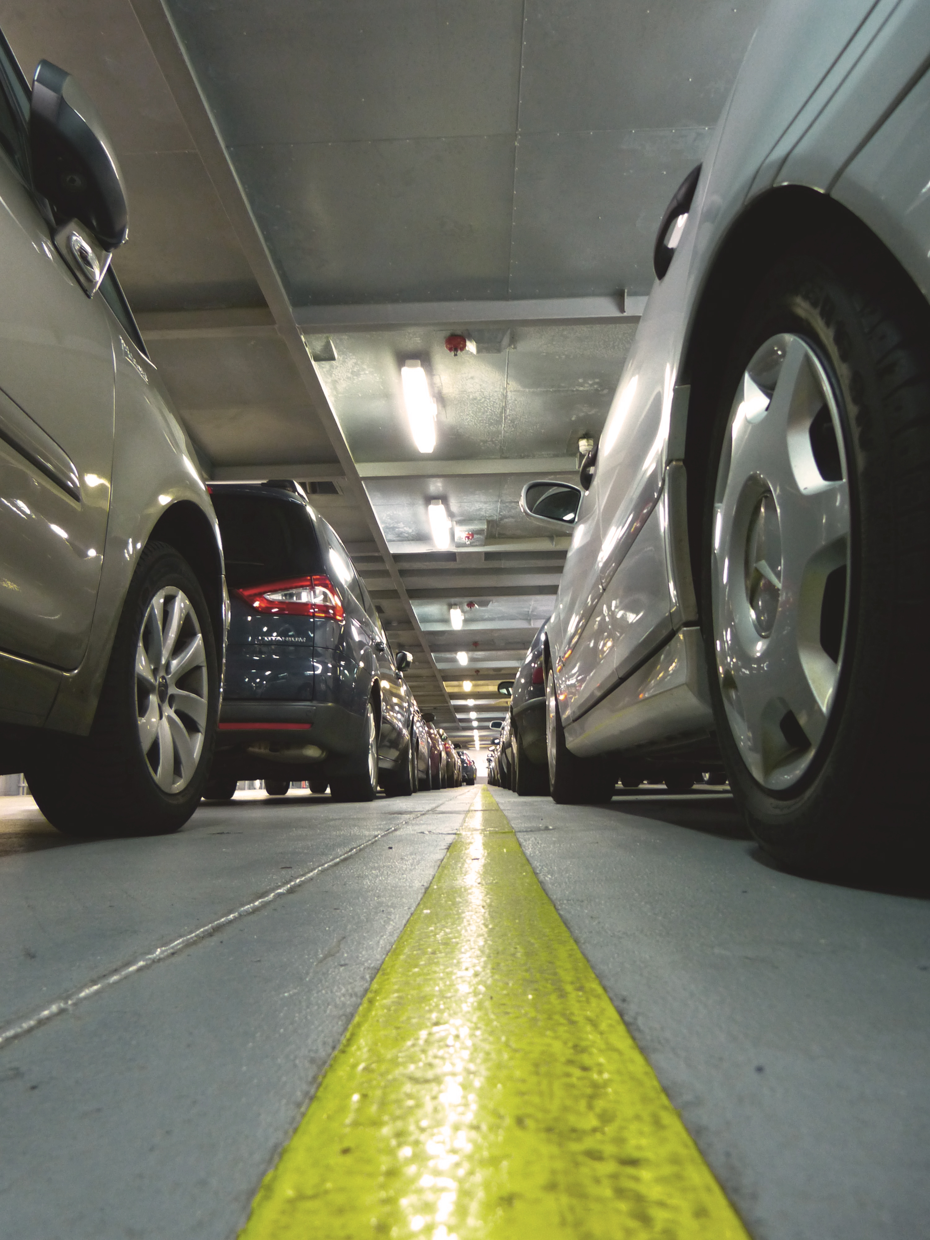 Collecteur DN150 chemisé avec gaine structurante dans parking souterrain, intervention réalisée avec succès